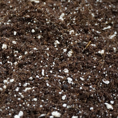 70% Premium buffered coco coir with 30% Perlite pre-mixed with Ecothrive Charge for explosive, fast growth.